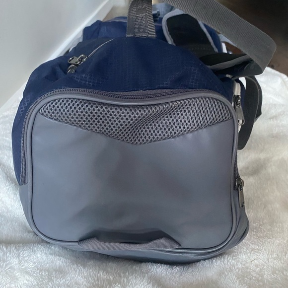 Underarmour Duffle Bag - Picture 6 of 8